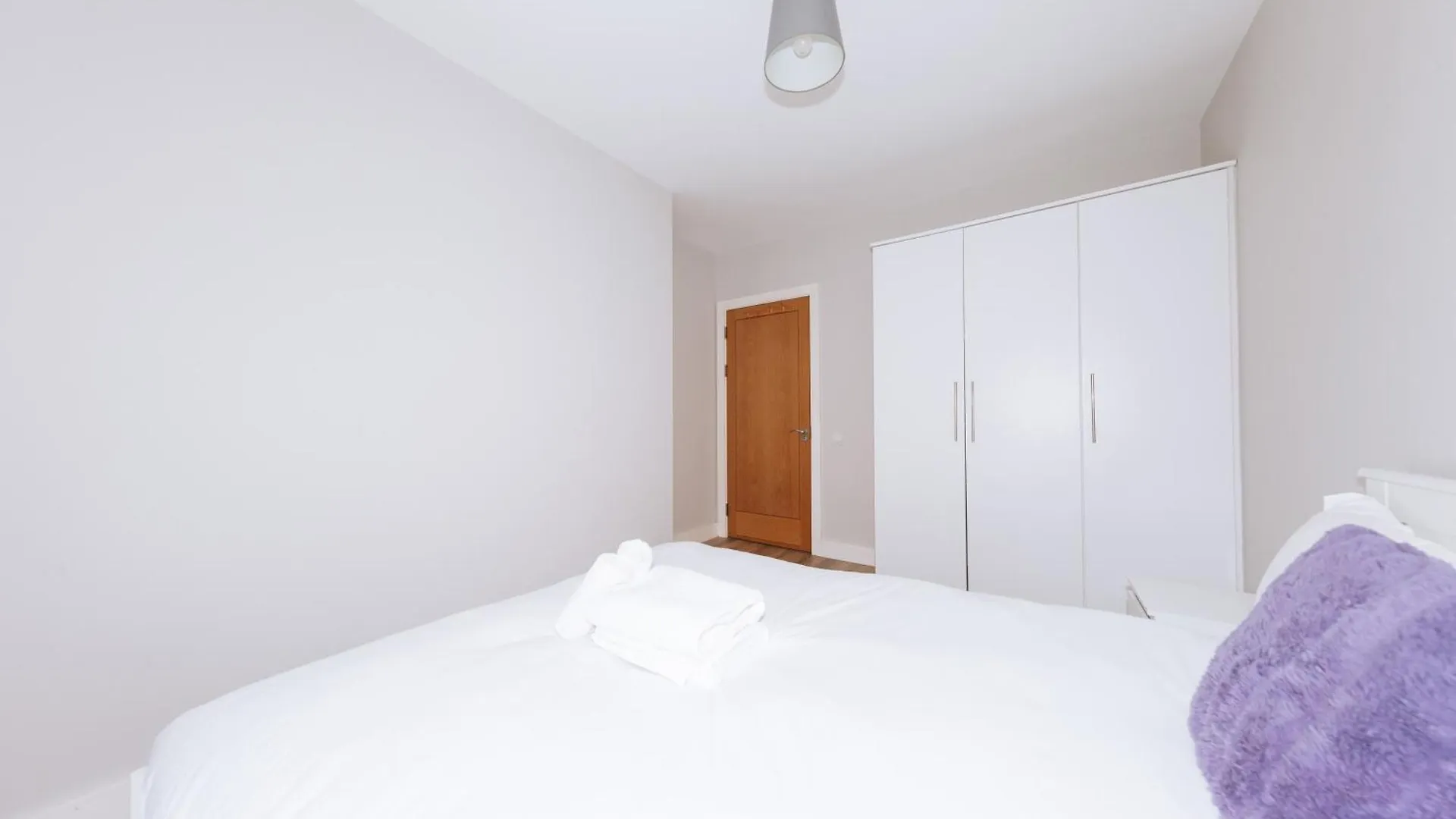 Apartment Ferienwohnung Bright 2Bd Flat With Private Balcony - Dublin Irland