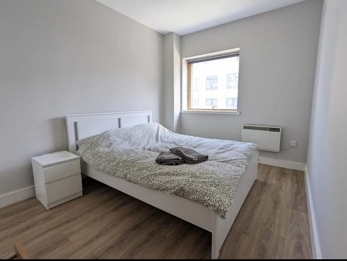 Apartment Ferienwohnung Bright 2Bd Flat With Private Balcony - Dublin