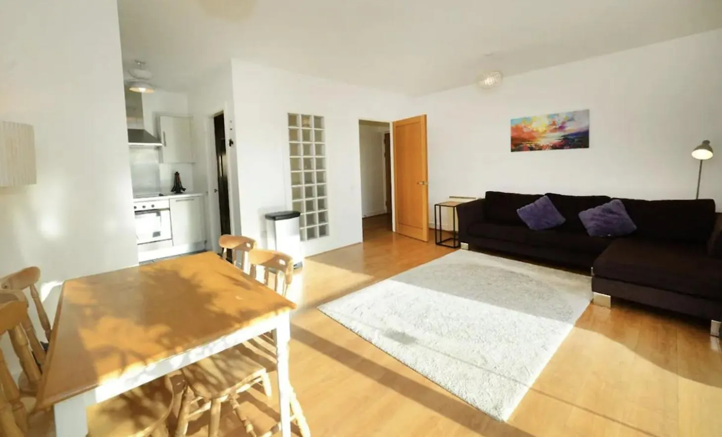 Apartment Ferienwohnung Bright 2Bd Flat With Private Balcony - Dublin