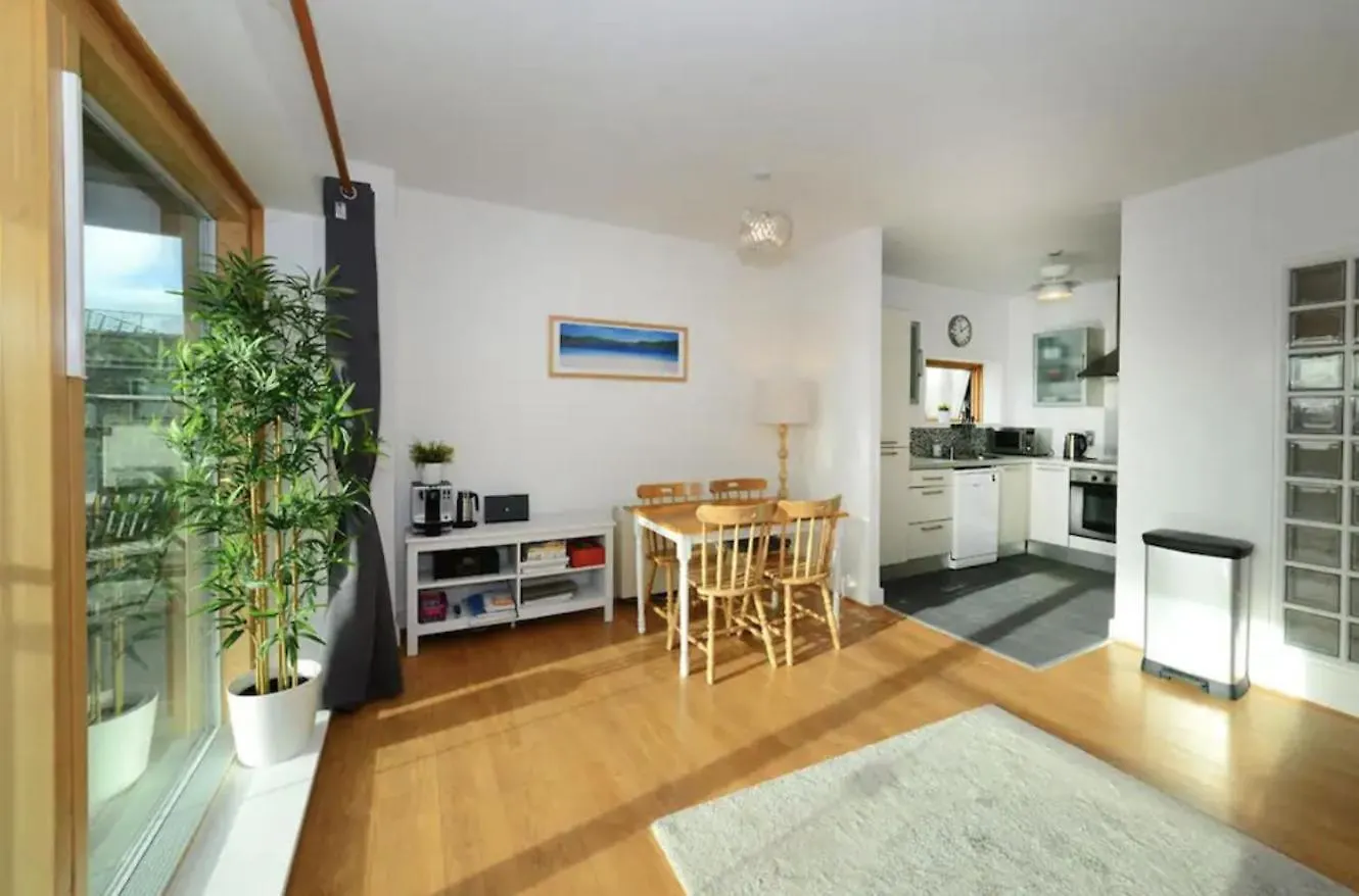 Ferienwohnung Bright 2Bd Flat With Private Balcony - Dublin